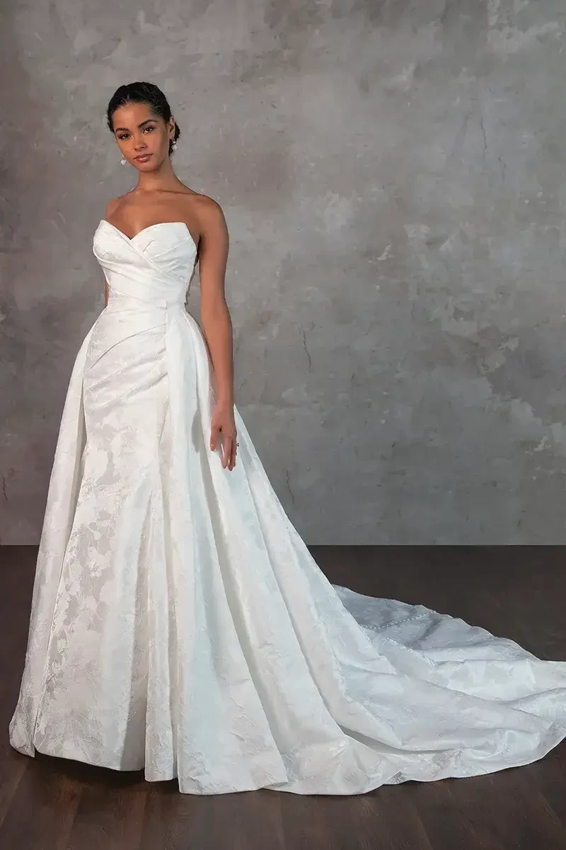 What Brides Wish They Knew Before Dress Shopping Image