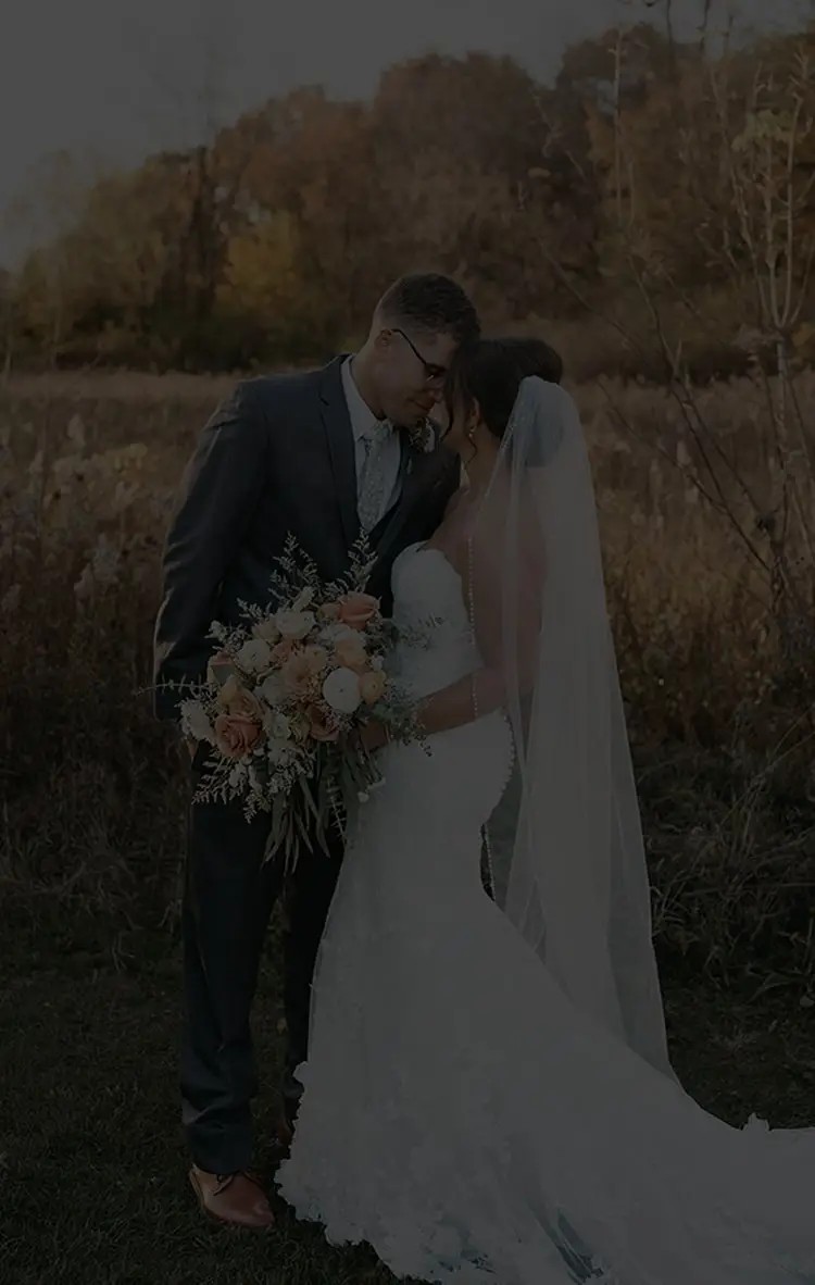 Photo of the real bride and groom - Mobile Image